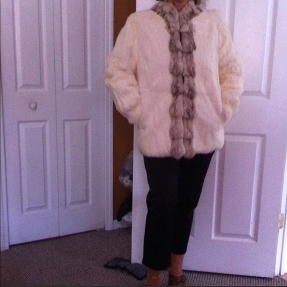 New Rabbit fur coat - Picture 4 of 4